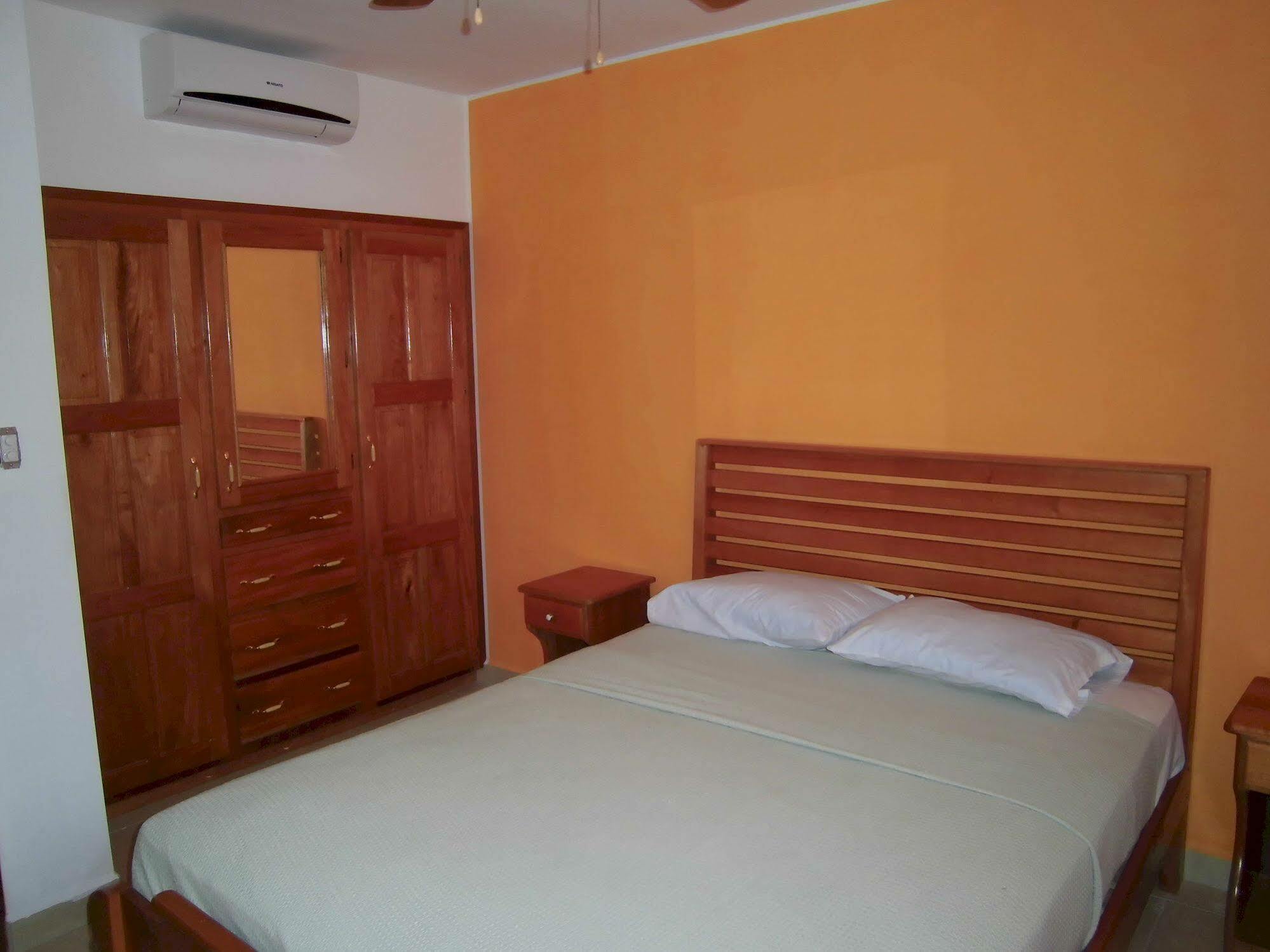 Kevin Kondos Bocas Town Ngoại thất bức ảnh